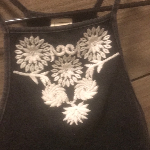 Me to We embroidered crop top - Picture 3 of 3